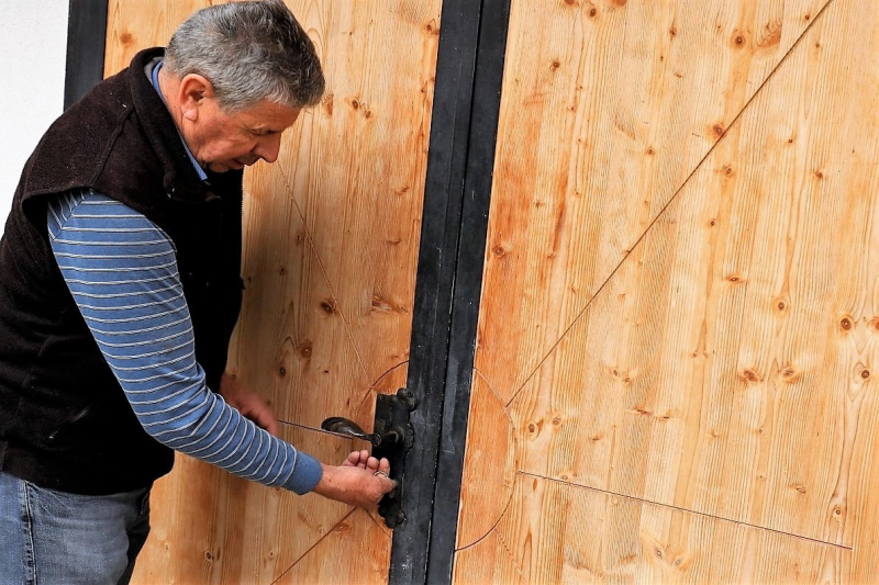 Abbau des Ostergrabes – ein gesellschaftliches Ereignis