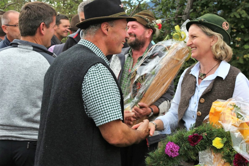Almabtrieb Hochfeldernalm – Hirtenfamilie nimmt Abschied