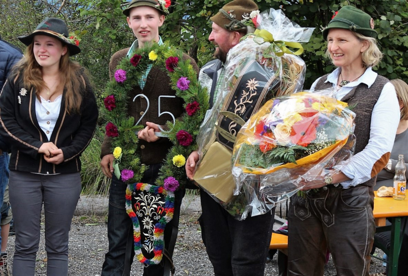 Almabtrieb Hochfeldernalm – Hirtenfamilie nimmt Abschied