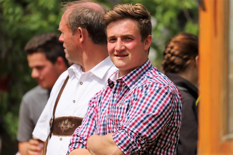 Barwies – 150jährige Fichte wird Maibaum