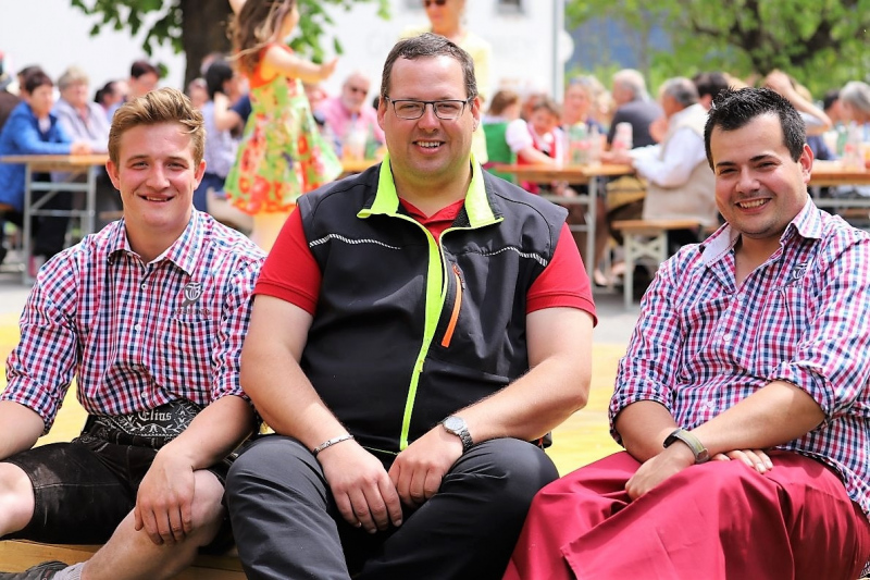 Barwies – 150jährige Fichte wird Maibaum