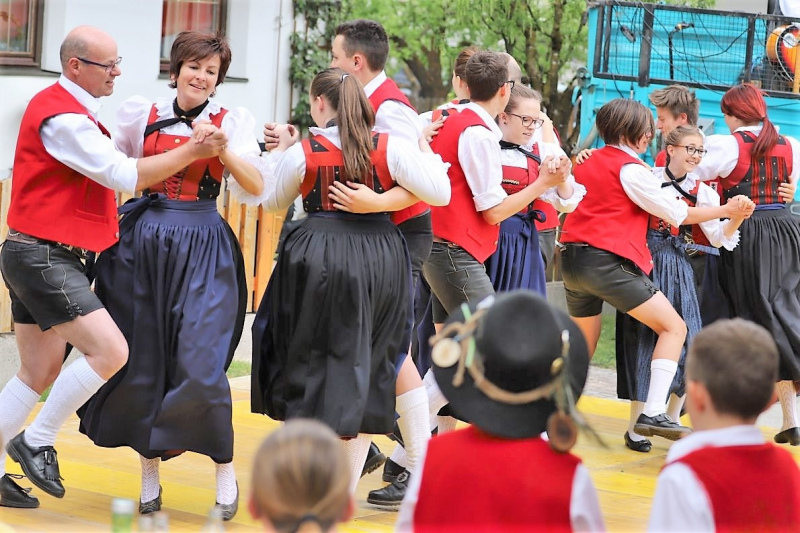 Barwies – 150jährige Fichte wird Maibaum