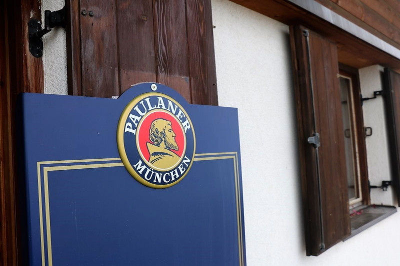 Baubeginn Hochfeldernalm – die alte Almhütte in Trauer