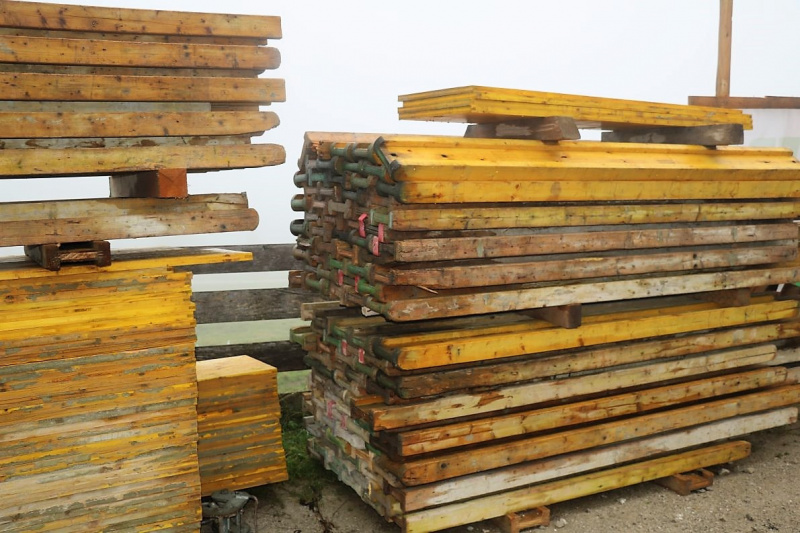 Baubeginn Hochfeldernalm – die alte Almhütte in Trauer
