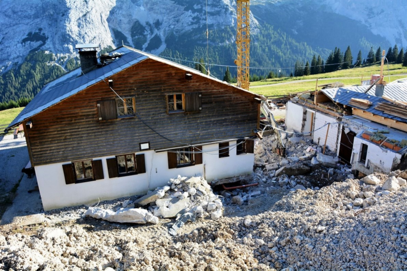 Baustelle Hochfeldern Alm – Mit neuem Dachstuhl winterfest