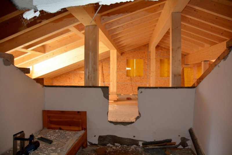 Baustelle Hochfeldern Alm – Mit neuem Dachstuhl winterfest