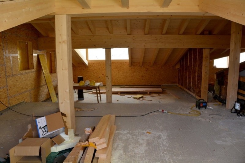 Baustelle Hochfeldern Alm – Mit neuem Dachstuhl winterfest