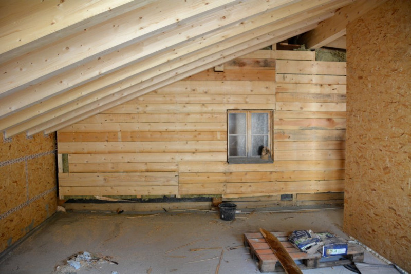 Baustelle Hochfeldern Alm – Mit neuem Dachstuhl winterfest