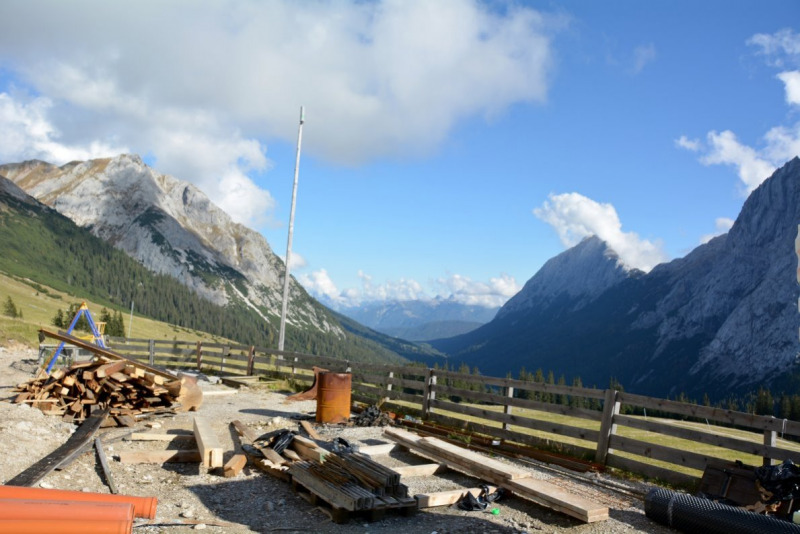 Baustelle Hochfeldern Alm – Mit neuem Dachstuhl winterfest