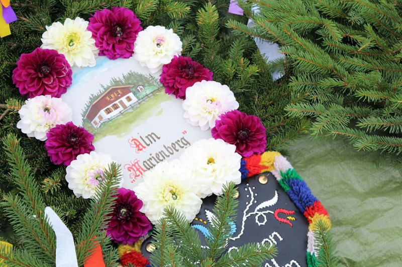 Drei-Almen-Abtrieb in Mieming – Abschied des Marienberg-Hirten