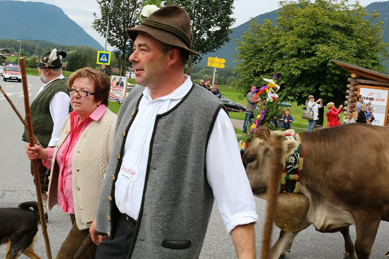 Drei-Almen-Abtrieb in Mieming – Abschied des Marienberg-Hirten