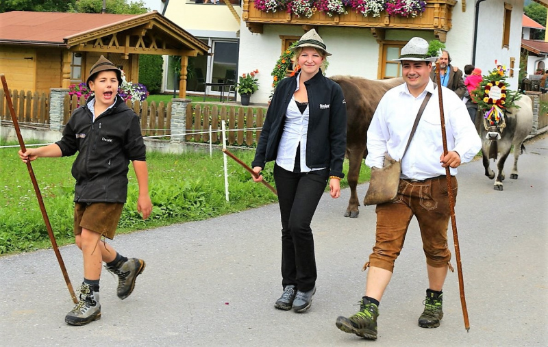 Drei-Almen-Abtrieb in Mieming – Abschied des Marienberg-Hirten