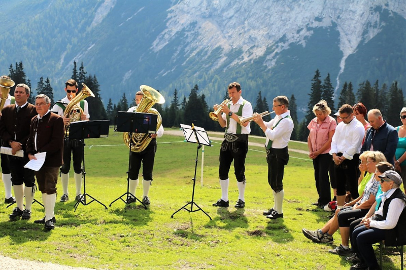 Einweihung Hochfeldernalm - „Dorffest“ auf der Mieminger Alpe
