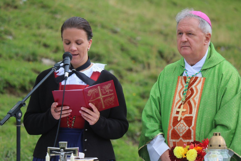 Feldereralpe – Almmesse mit Brunnen-Segnung
