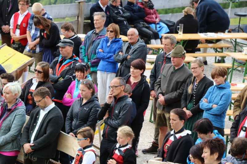 Feldereralpe – Almmesse mit Brunnen-Segnung