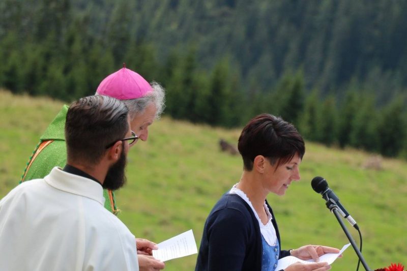 Feldereralpe – Almmesse mit Brunnen-Segnung