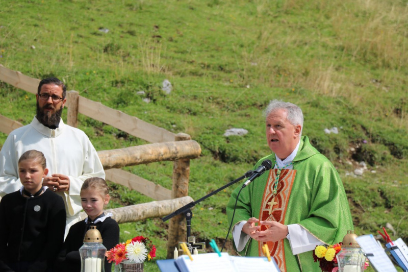 Feldereralpe – Almmesse mit Brunnen-Segnung