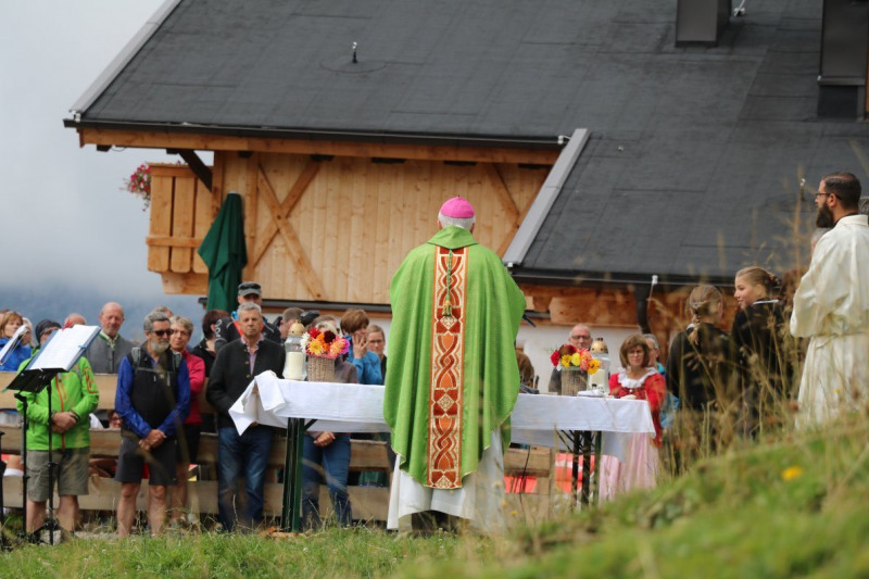 Feldereralpe – Almmesse mit Brunnen-Segnung