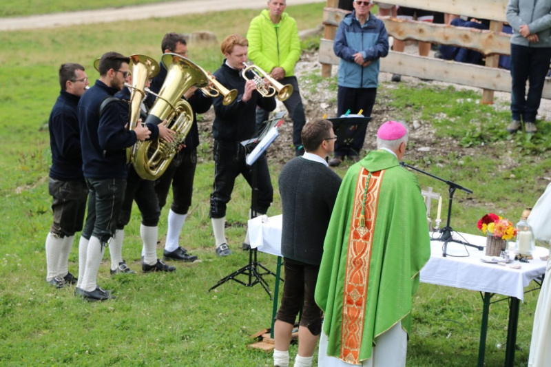 Feldereralpe – Almmesse mit Brunnen-Segnung