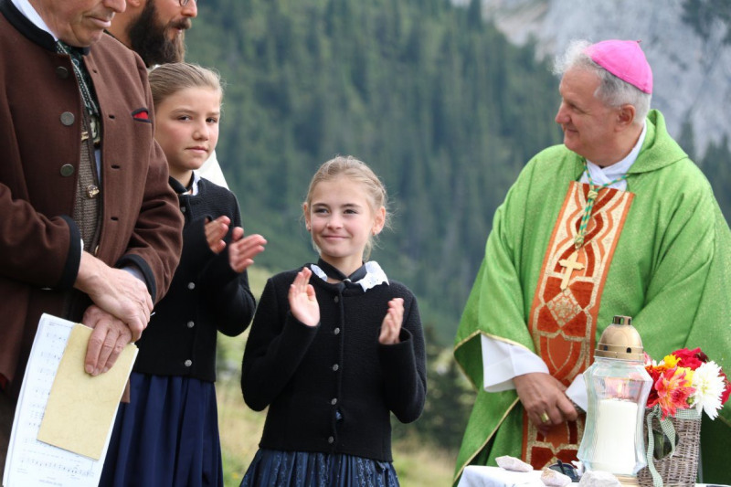 Feldereralpe – Almmesse mit Brunnen-Segnung