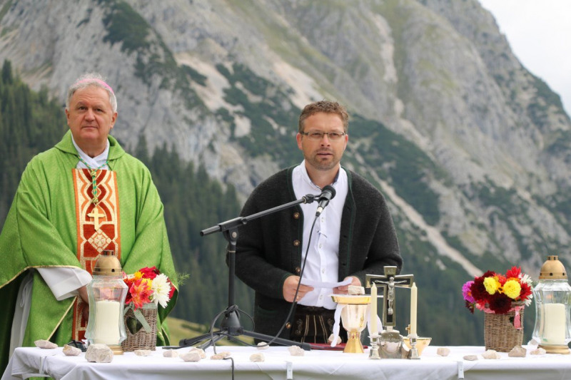 Feldereralpe – Almmesse mit Brunnen-Segnung