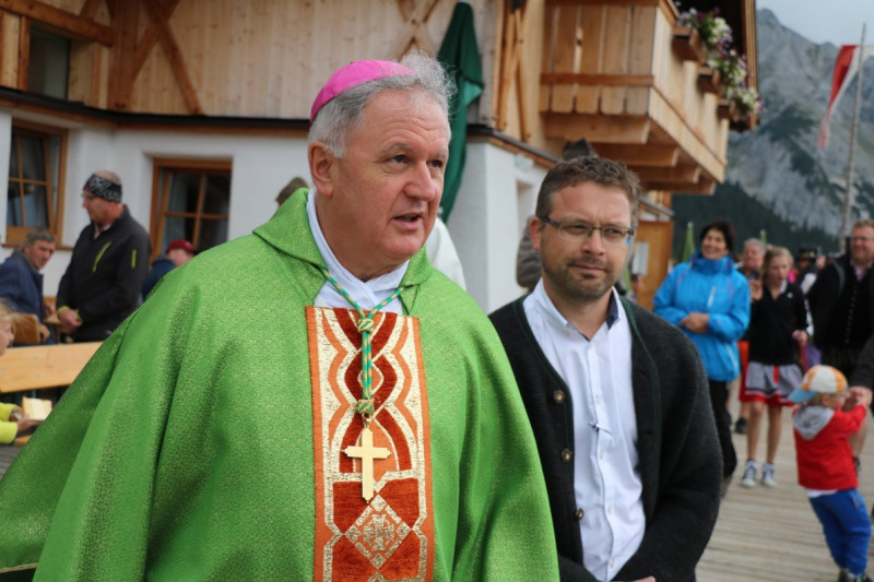 Feldereralpe – Almmesse mit Brunnen-Segnung