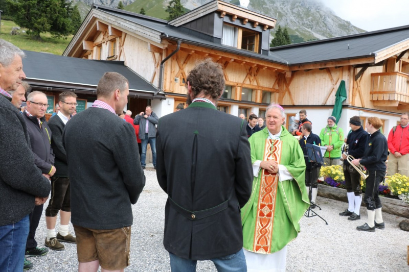 Feldereralpe – Almmesse mit Brunnen-Segnung