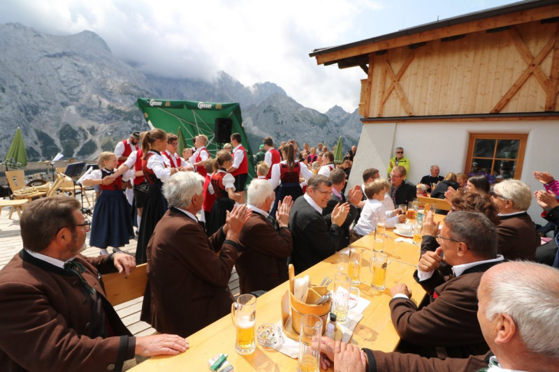 Feldereralpe – Almmesse mit Brunnen-Segnung