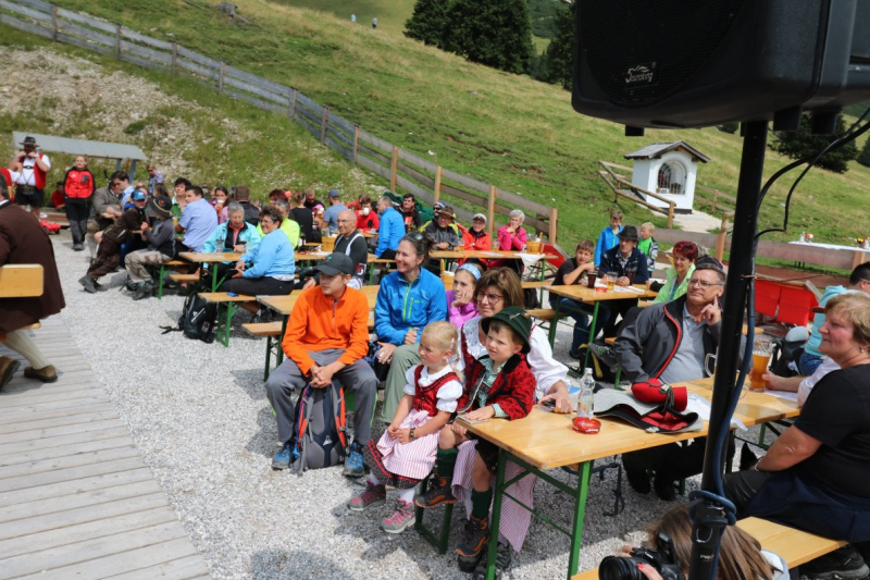Feldereralpe – Almmesse mit Brunnen-Segnung