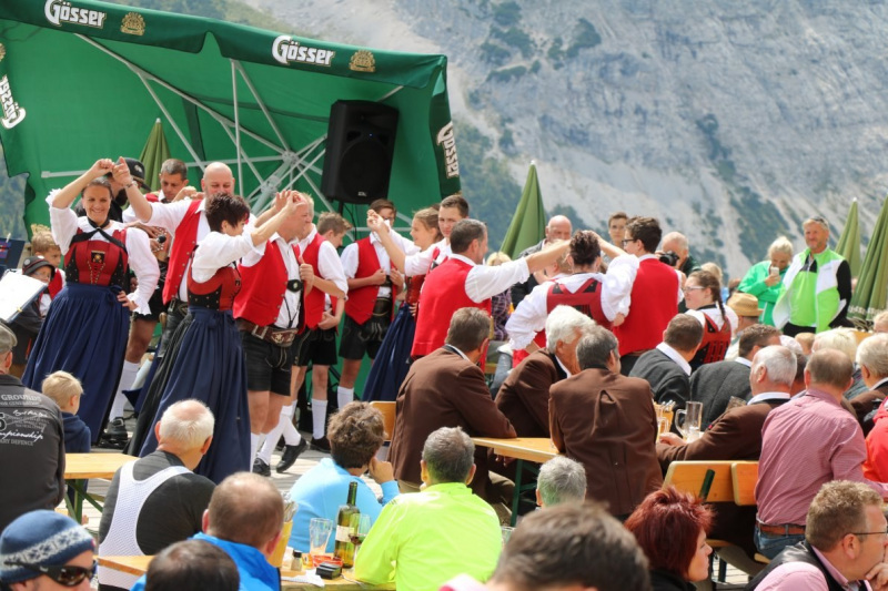Feldereralpe – Almmesse mit Brunnen-Segnung