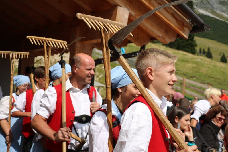 Feldereralpe – Almmesse mit Brunnen-Segnung