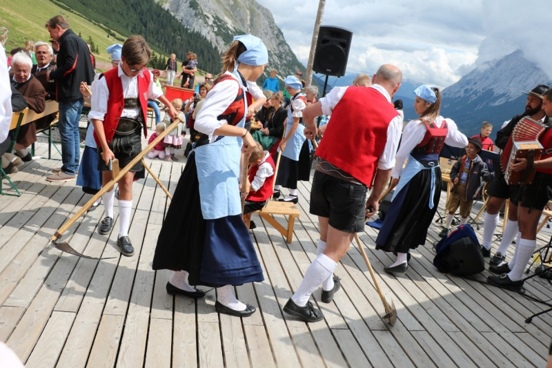 Feldereralpe – Almmesse mit Brunnen-Segnung