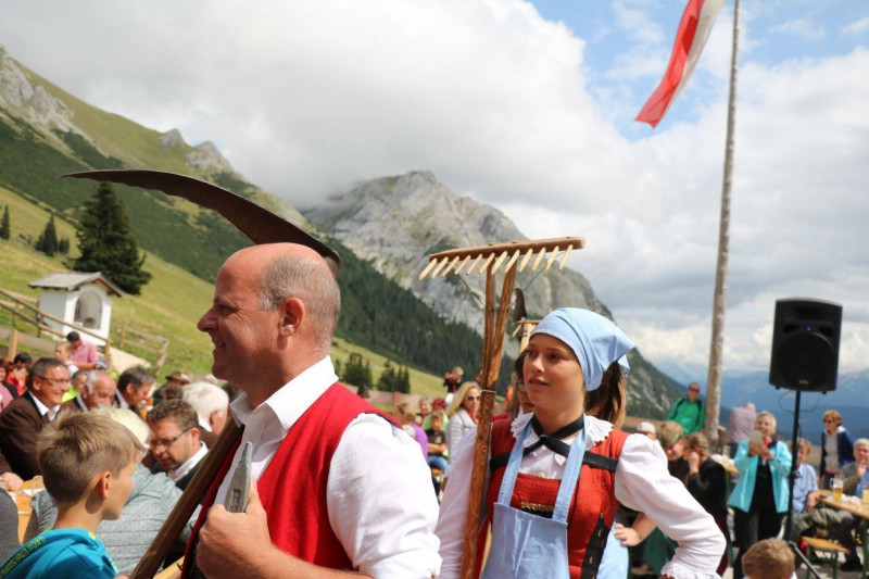 Feldereralpe – Almmesse mit Brunnen-Segnung