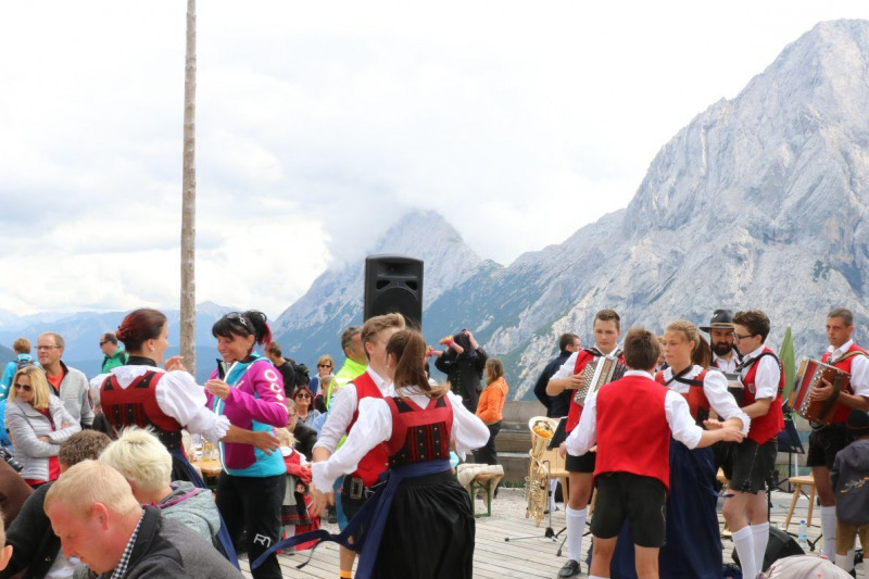 Feldereralpe – Almmesse mit Brunnen-Segnung