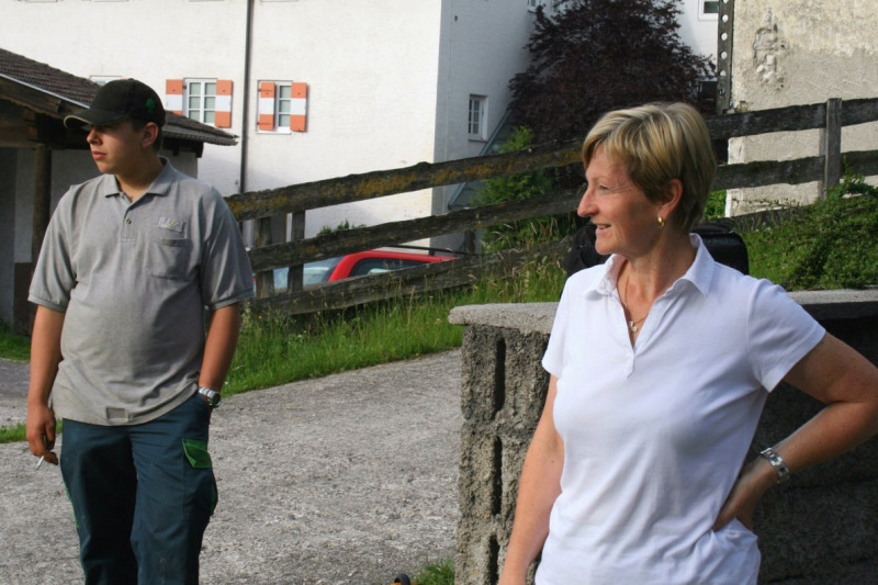 Feldernalmbauern zäunen vier Kilometer Weidezäune
