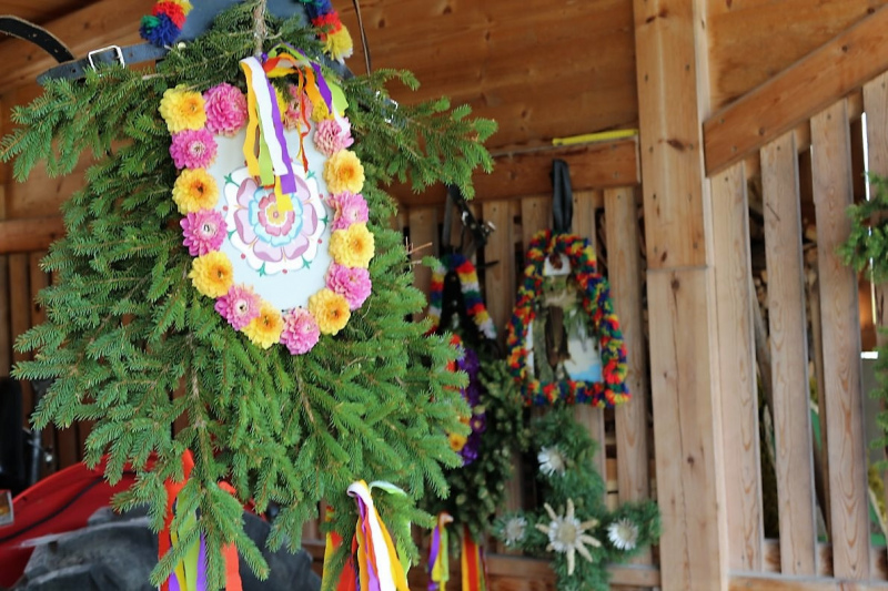 Hochbetrieb bei den Barwieser Almleuten vor dem Marienberg-Almfest