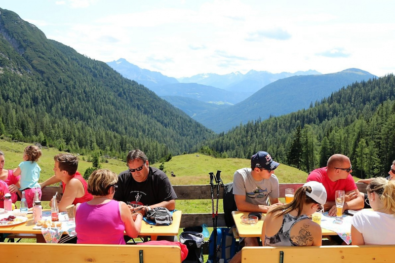 Marienbergfest auf der „4-Hauben-Alm“