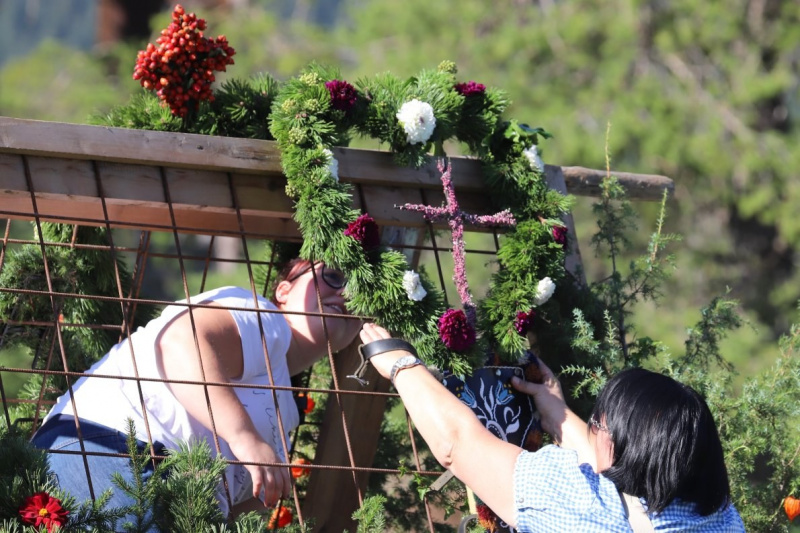 Nahaufnahme Feldernalmabtrieb – 35 Kilometer Fußweg