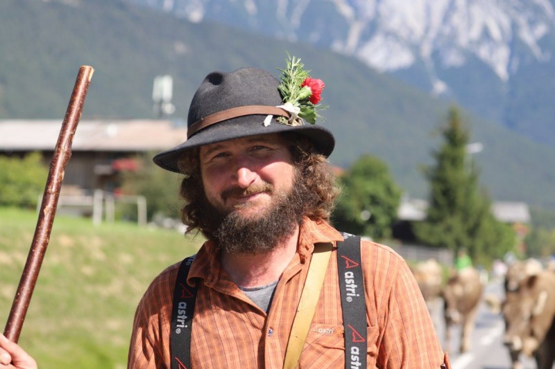 Nahaufnahme Feldernalmabtrieb – 35 Kilometer Fußweg