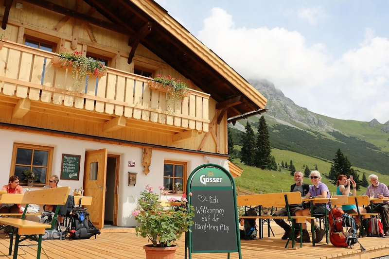 Neueröffnung Hochfeldern Alm – „…besser als viele erhofften“
