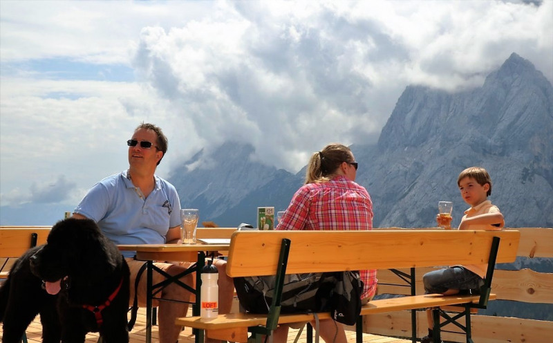 Neueröffnung Hochfeldern Alm – „…besser als viele erhofften“