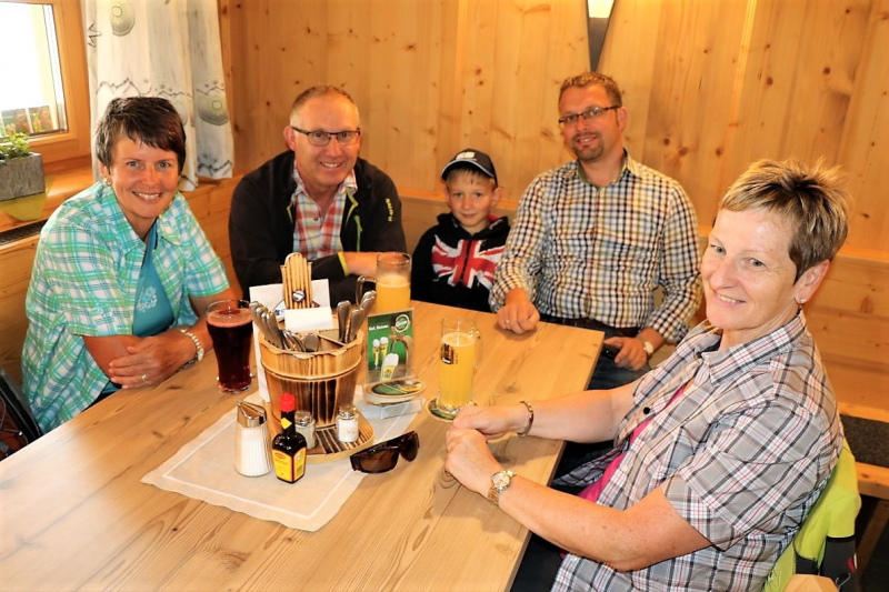Neueröffnung Hochfeldern Alm – „…besser als viele erhofften“