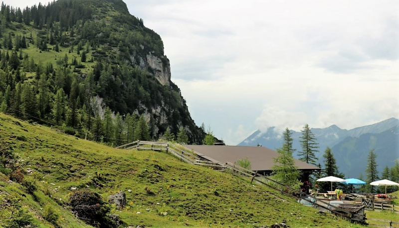 Seeben Alm – Schutzwall schützt den Hüttenbetrieb