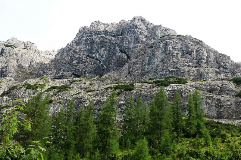 Seeben Alm – Schutzwall schützt den Hüttenbetrieb