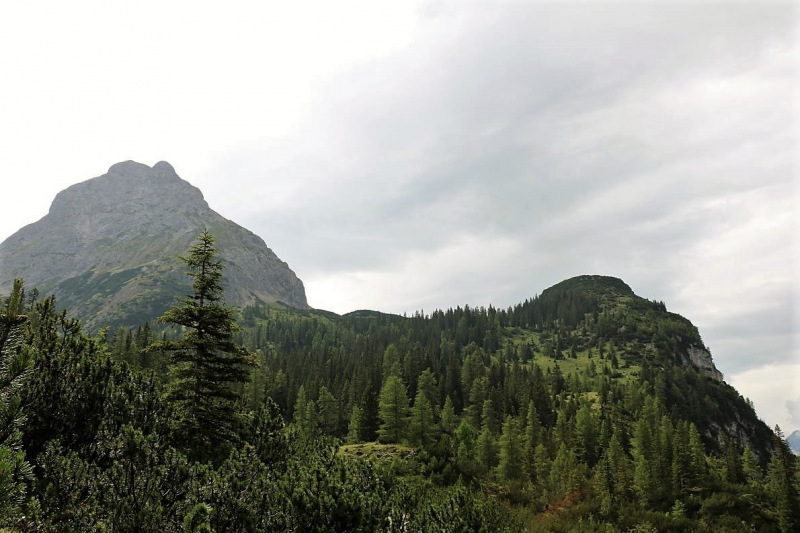Seeben Alm – Schutzwall schützt den Hüttenbetrieb