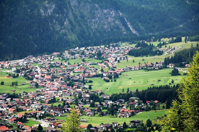 Seeben Alm – Schutzwall schützt den Hüttenbetrieb