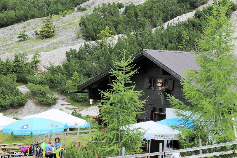 Seeben Alm – Schutzwall schützt den Hüttenbetrieb
