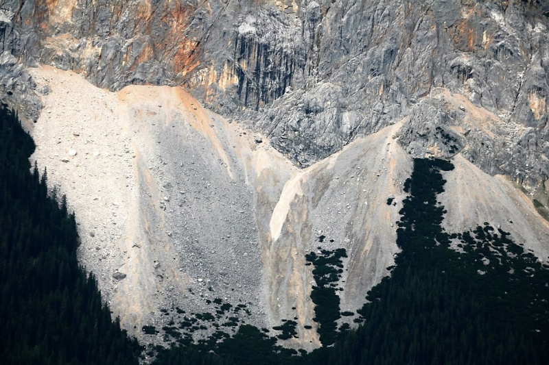 Seeben Alm – Schutzwall schützt den Hüttenbetrieb