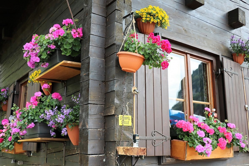 Seeben Alm – Schutzwall schützt den Hüttenbetrieb