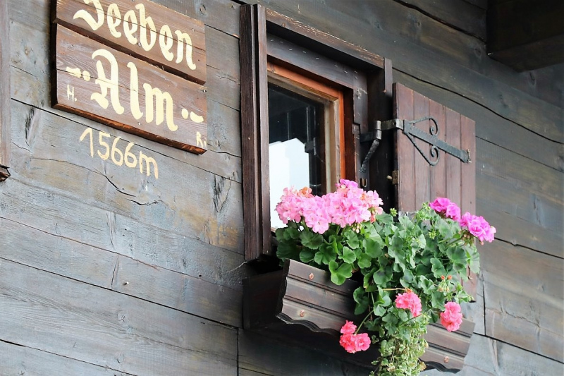 Seeben Alm – Schutzwall schützt den Hüttenbetrieb